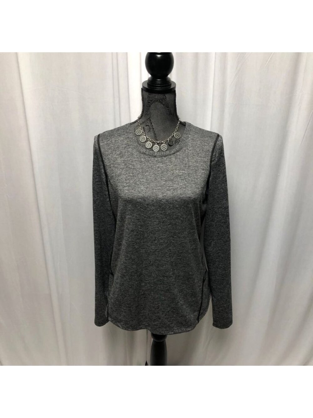 Tek Gear Gray Long Sleeve Athletic Top Womens Size Medium Athleisure Minimalist